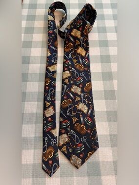Alynn Neckwear tie- “Is there a Doctor In The House”